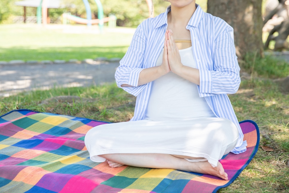 マタニティヨガにはどんな効果がある？身体や心にもたらす効果や注意点を解説