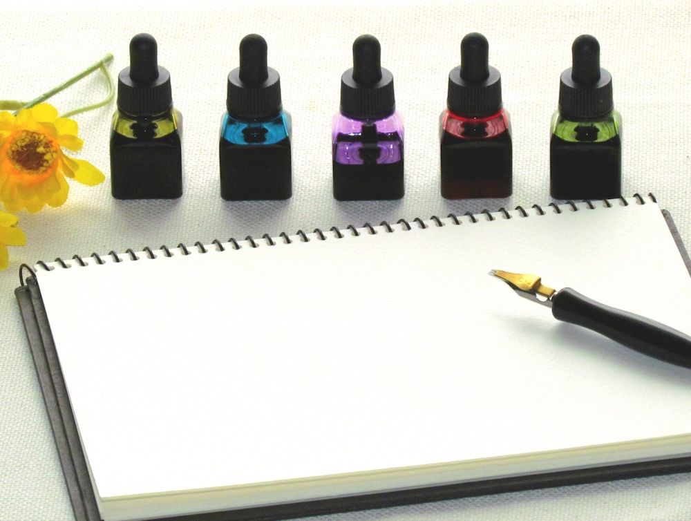 カリグラフィーに必要な道具とは？種類や特徴・便利アイテムを解説