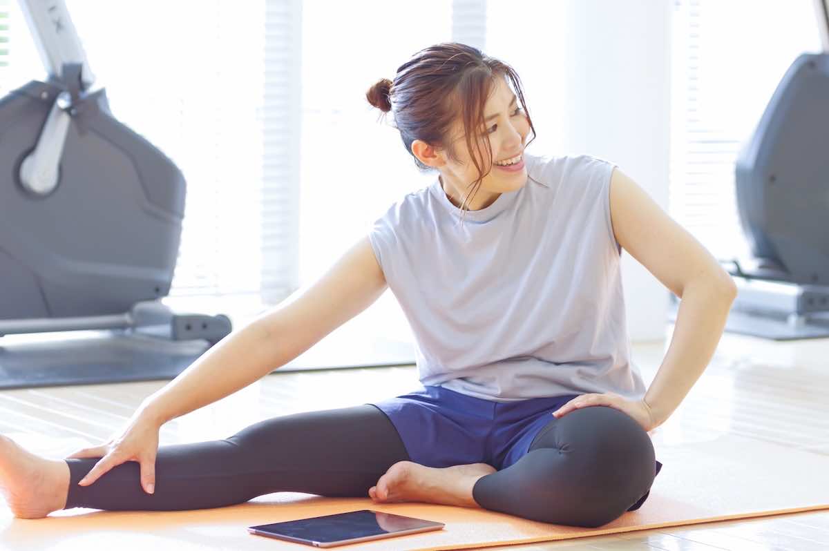 ピラティスとヨガの違いは？目的の違いや共通点、選び方を詳しく解説