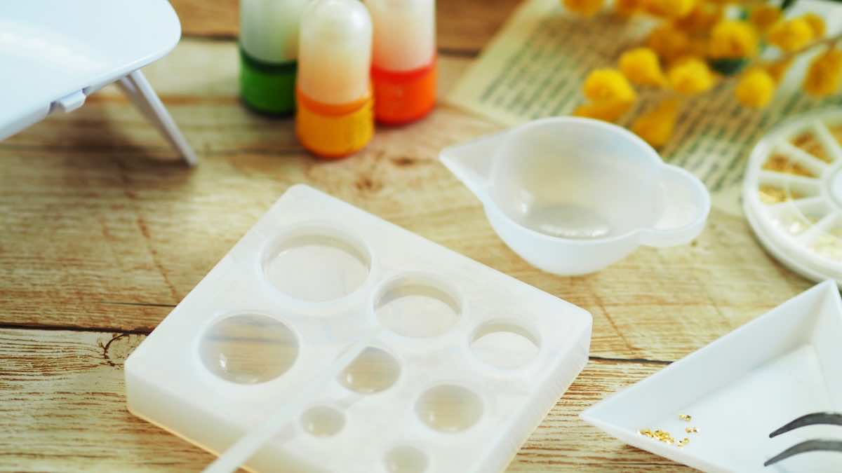 レジンでハンドメイド作品を作る時に必要なものは?おすすめの道具を紹介!