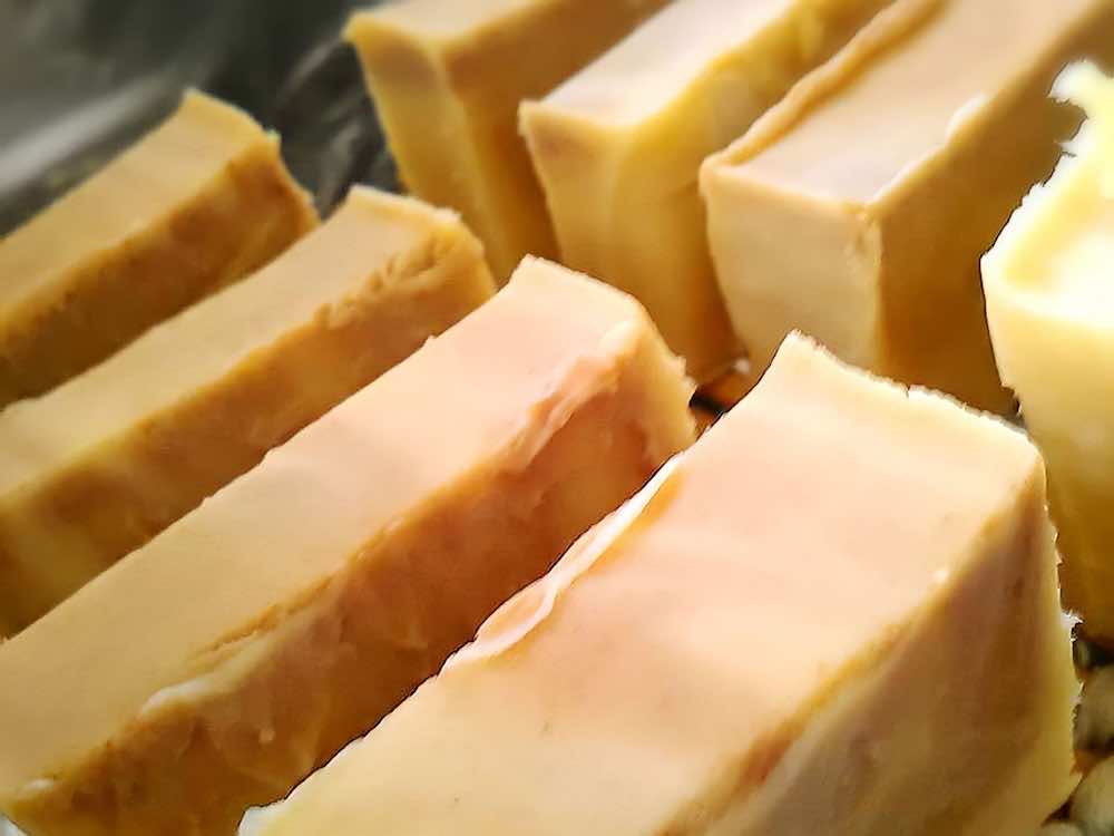 手作り石鹸に使われる「苛性ソーダ」って？安全性や作り方を解説