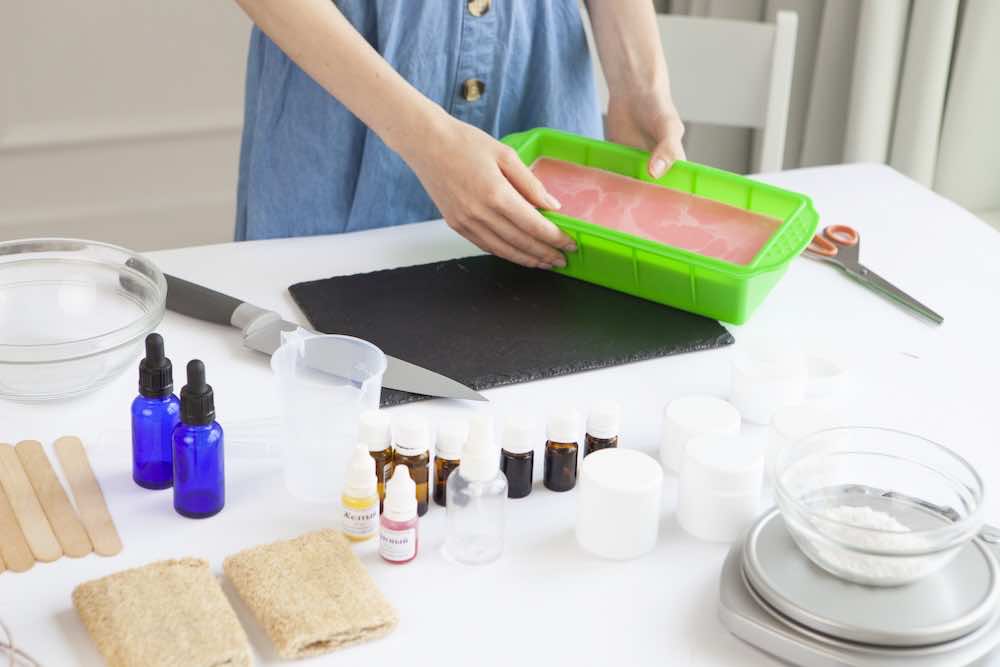 手作り石鹼の着色方法とは？着色料の特徴・使い方・注意点を解説！