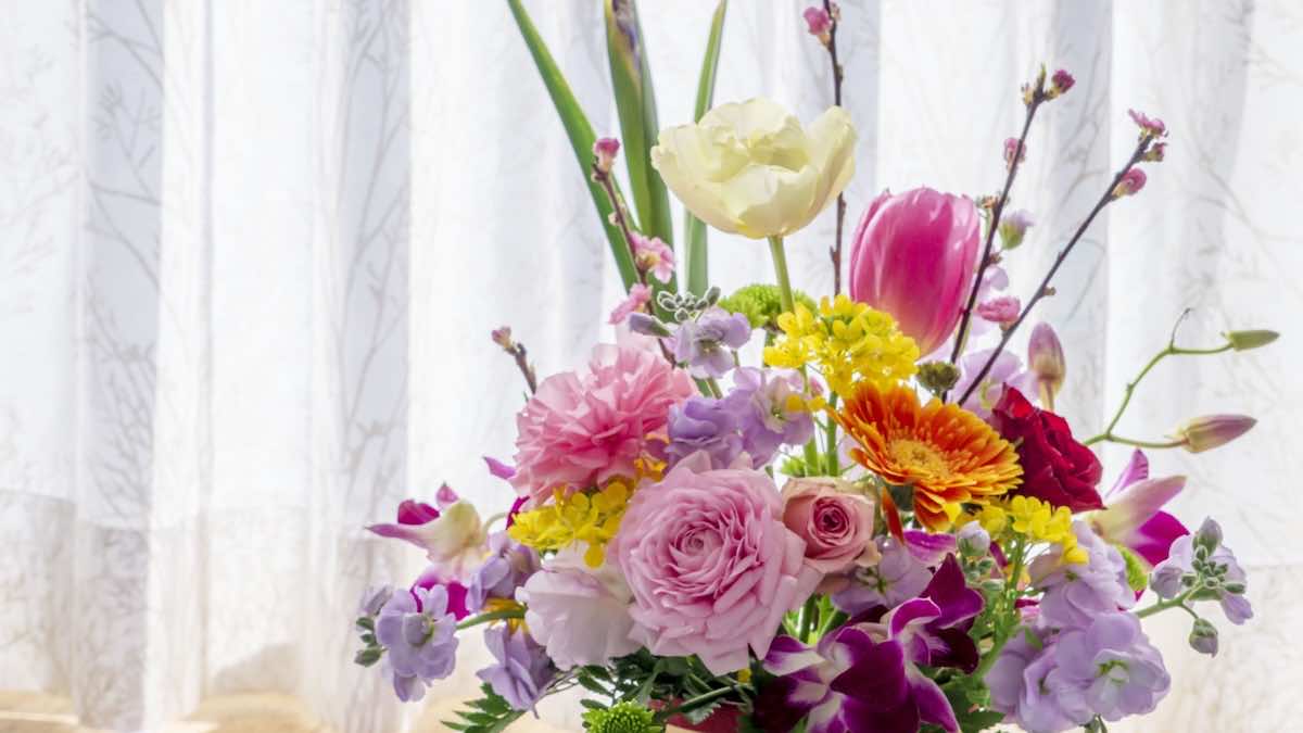 フラワーアレンジメントのコツやテクニックとは？花の特徴を活かそう！