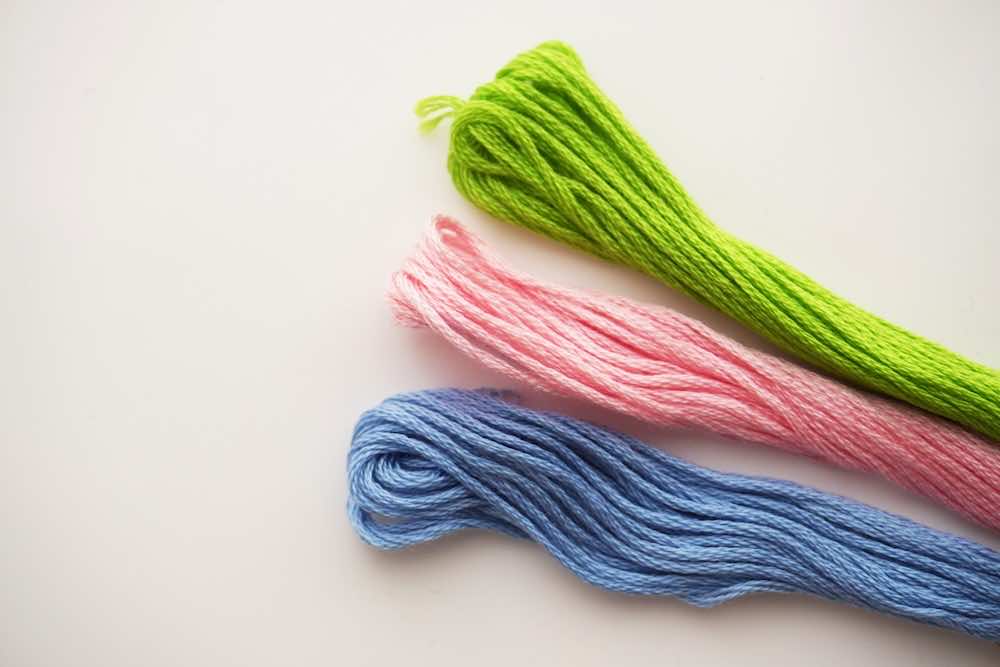 刺繍糸の取り方のコツ！絡まない方法や三つ編みのメリットとは？