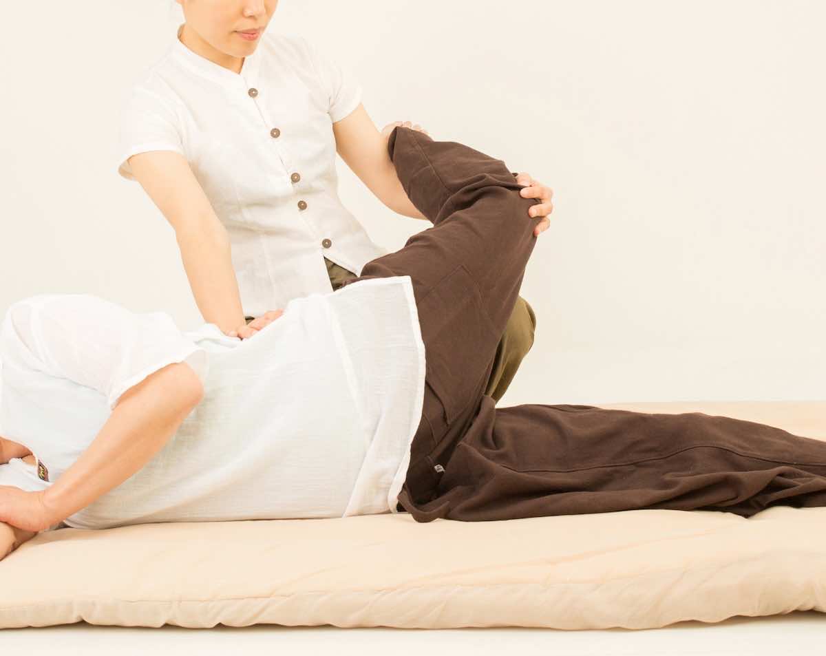 タイ古式マッサージの特徴は？効果や施術の流れまで徹底解説