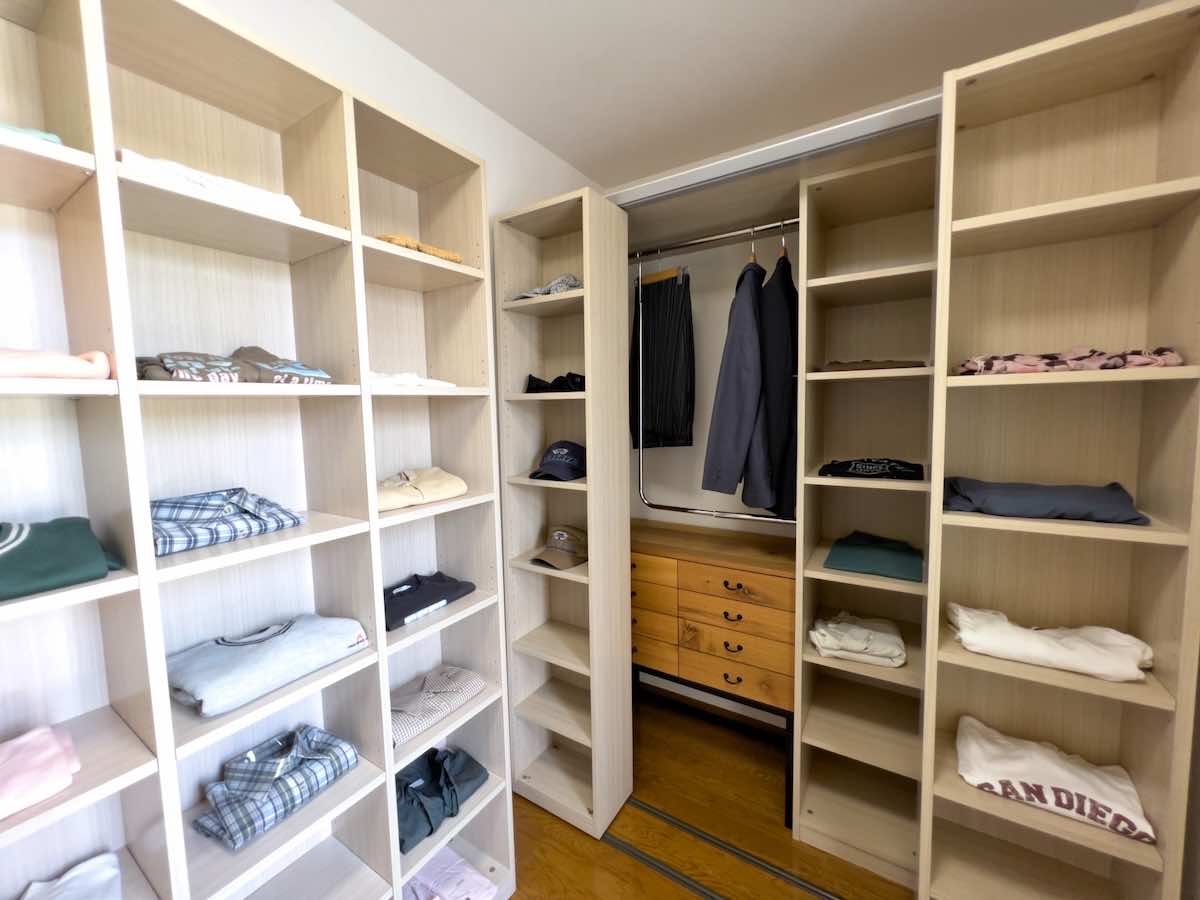 クローゼット収納術29選|タイプ別・用途別にスッキリ整えるコツを解説