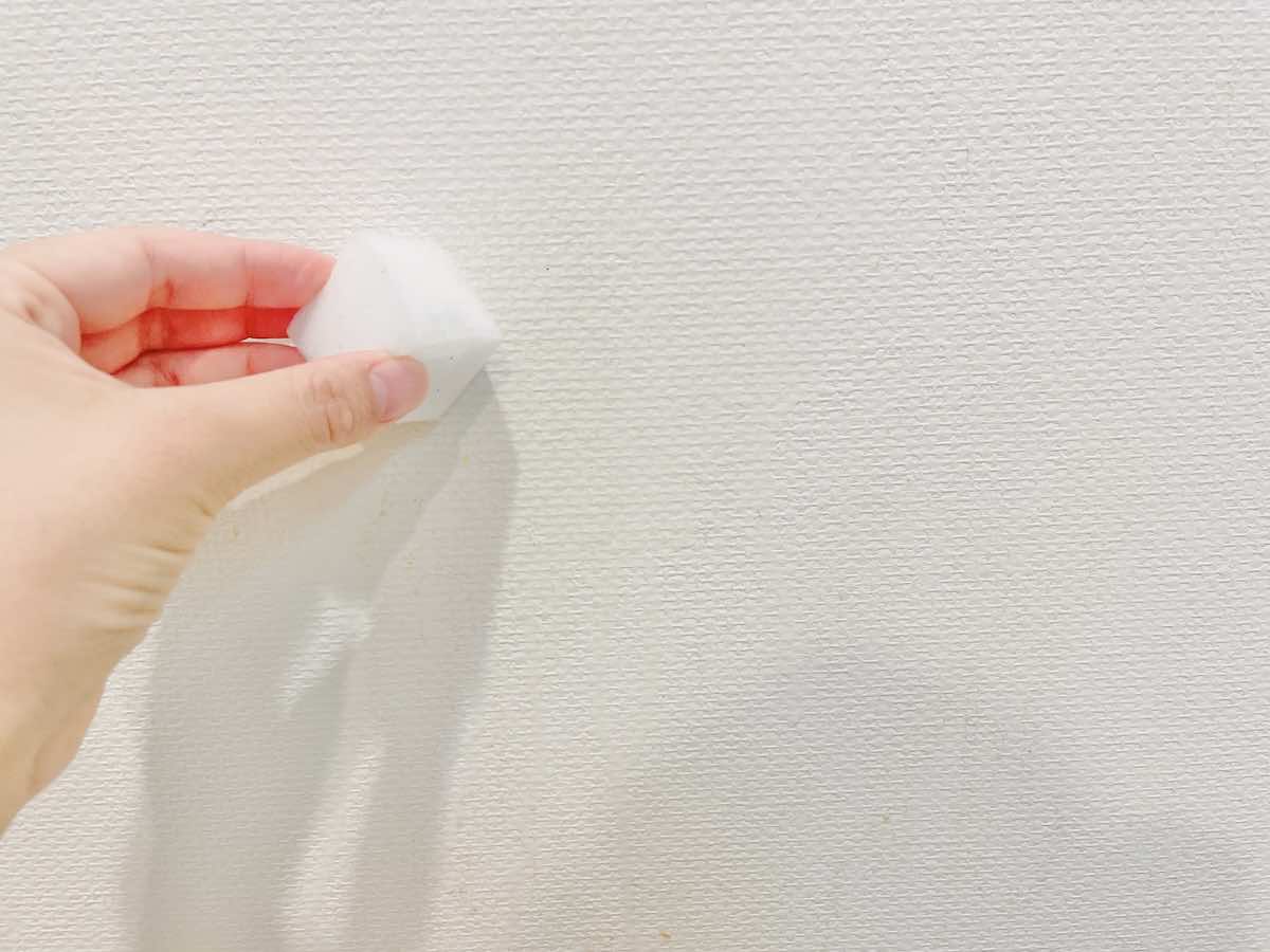 部屋の壁紙掃除はこうする！汚れの種類別・素材別の正しいやり方を解説