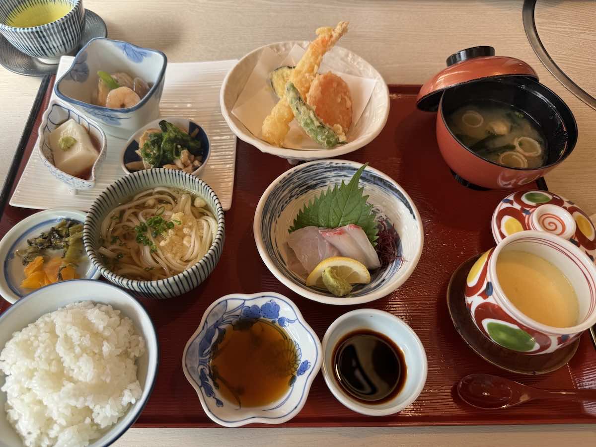 トレーニング前後の食事タイミングは?筋トレ効果を高めるメニューも紹介!