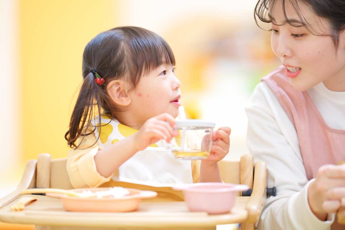 保育園での食育の取り組みとは?2〜5歳児の事例・計画・家庭との連携まで解説